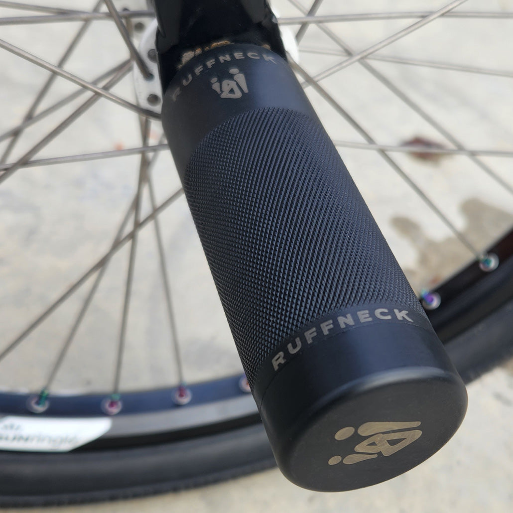 IGI Ruffneck Flat Caps Black Pegs Flatland